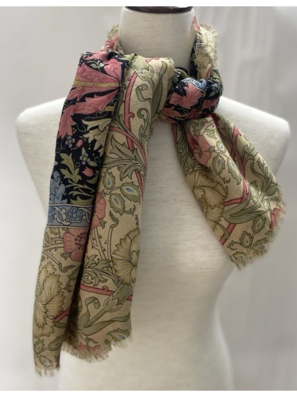 Metropolitan Museum of Art William Morris Compton Wool Silk Scarf Italy 45" READ - Picture 2 of 16